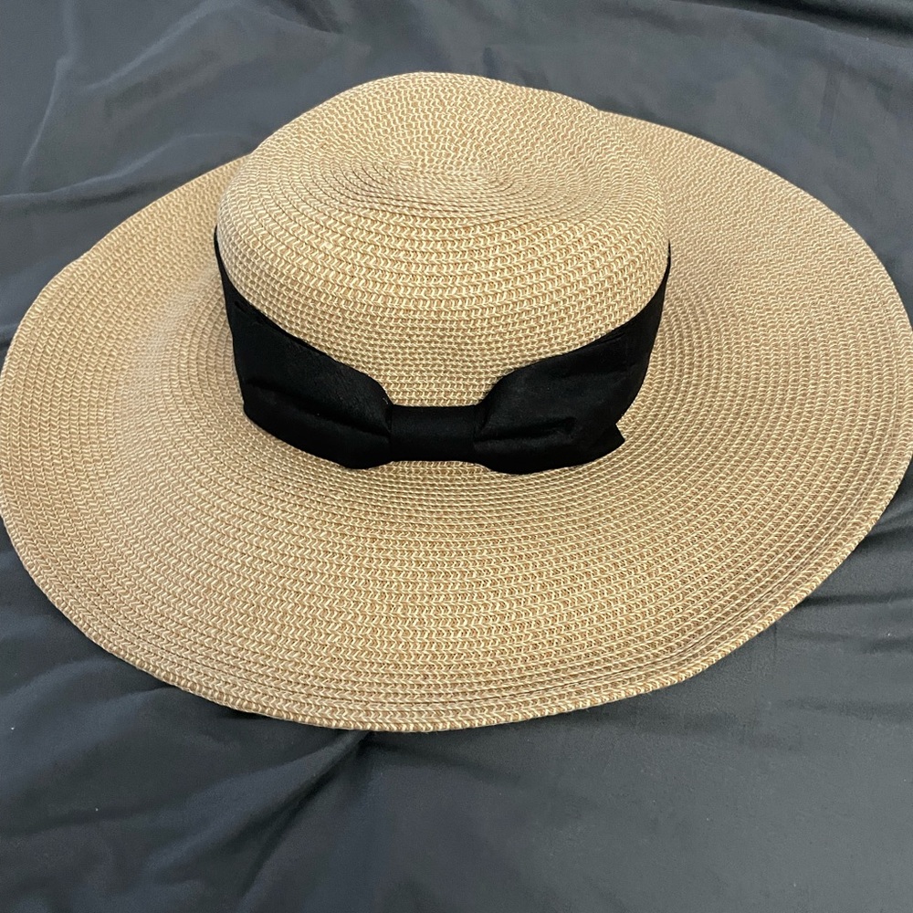 Chic Tan Wide-Brim Hat with Black Bow